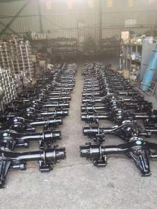 帶差速鎖的前后橋，鉗式剎車